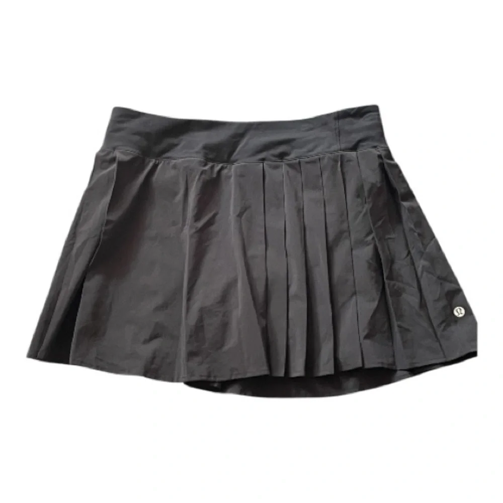 Lululemon Black side pleated hi rise tennis skirt. Size 8 - Picture 2 of 2